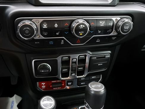 Used 2022 Jeep Wrangler Unlimited Rubicon 4xe w/ Cold Weather Group AWD/4WD image 26