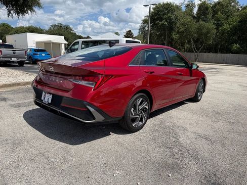 Used 2025 Hyundai Elantra SEL FWD image 10