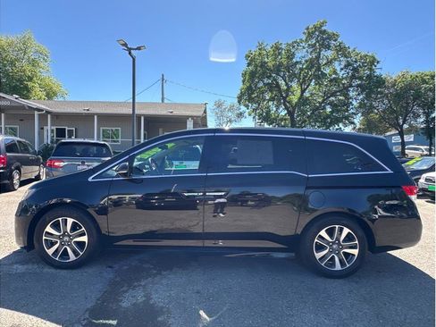 Used 2015 Honda Odyssey Touring Elite image 4