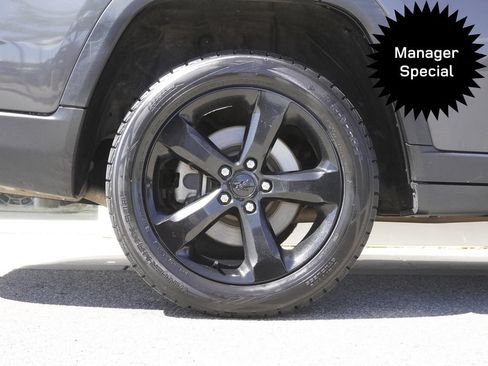 Used 2022 Jeep Grand Cherokee L Limited w/ Black Appearance Package AWD/4WD image 35