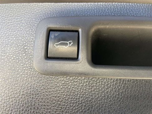 Used 2022 Toyota Highlander XLE image 10