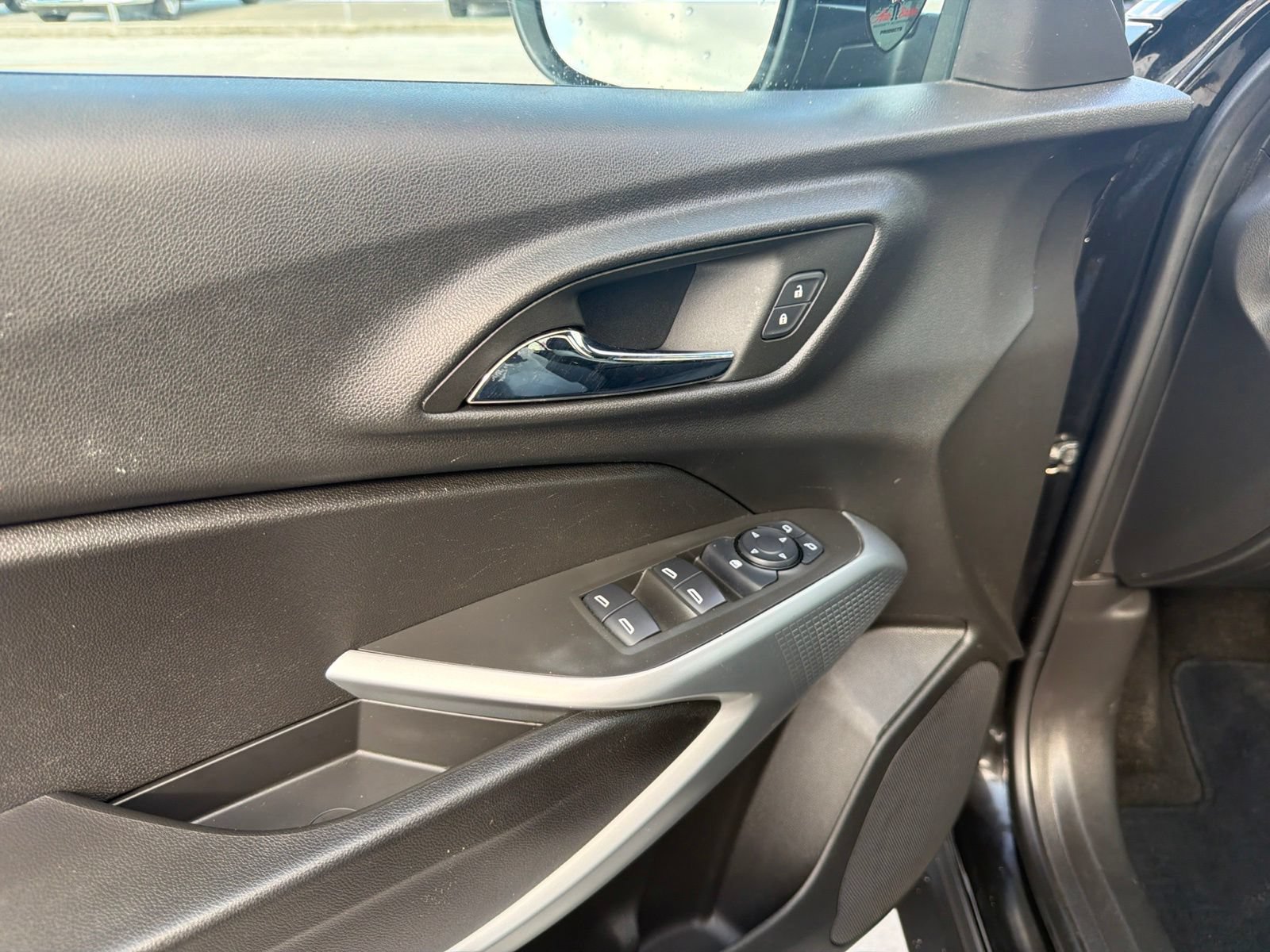 Used 2025 Chevrolet Trax RS w/ Driver Confidence Package FWD image 17