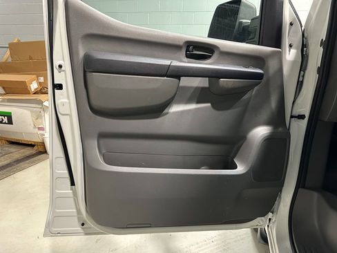 Used 2014 Nissan NV 2500 SV image 21