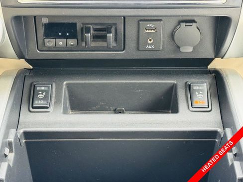 Used 2017 Nissan Titan SV image 9