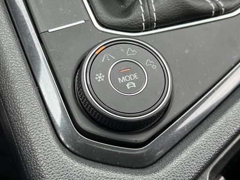 Used 2022 Volkswagen Tiguan SE R-Line AWD/4WD image 41