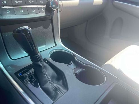 Used 2017 Toyota Camry LE FWD image 32