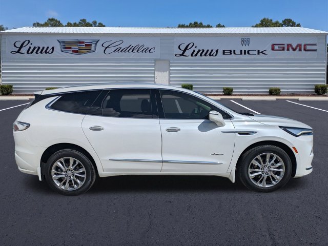 Used 2023 Buick Enclave Avenir w/ Avenir Technology Package AWD/4WD image 3