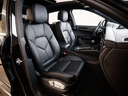 Certified 2023 Porsche Macan S AWD/4WD image 29