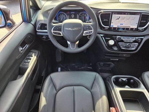 New 2026 Chrysler Pacifica Select FWD image 13