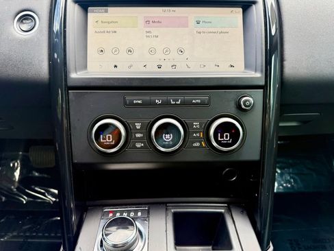 Used 2018 Land Rover Discovery SE AWD/4WD image 24