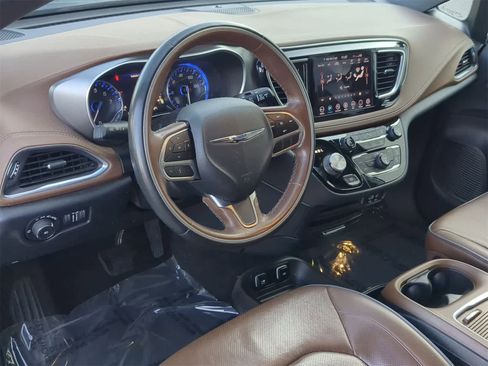 Used 2020 Chrysler Pacifica Limited image 10