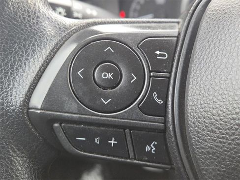 Used 2021 Toyota Corolla LE image 28