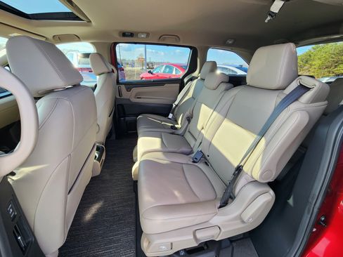 Used 2023 Honda Odyssey EX-L image 17