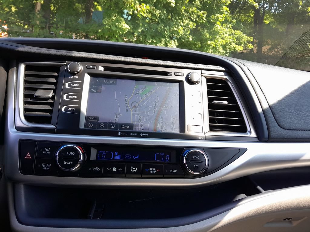 Used 2018 Toyota Highlander XLE AWD/4WD image 27