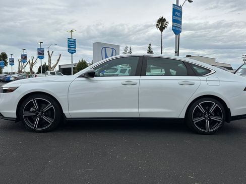 Used 2024 Honda Accord Sport image 2