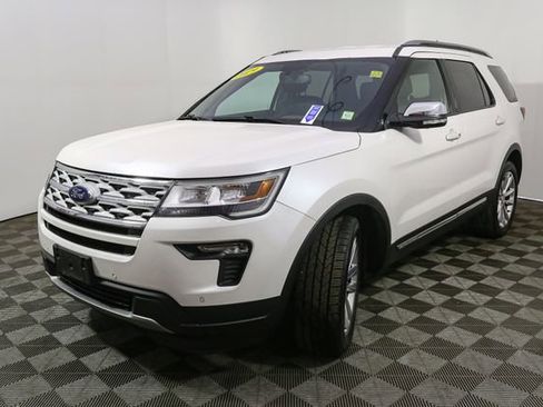 Used 2019 Ford Explorer XLT w/ Equipment Group 202A AWD/4WD image 5