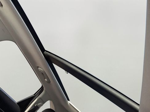 Used 2025 Kia Sorento EX w/ Panoramic Sunroof Package image 16