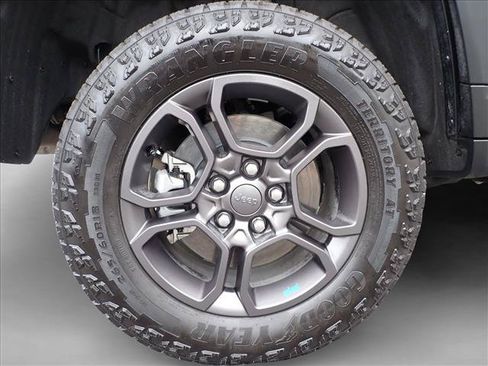 Used 2024 Jeep Grand Cherokee Trailhawk w/ Luxury Tech Group III AWD/4WD image 7