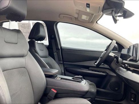 Used 2023 Nissan Ariya AWD image 7