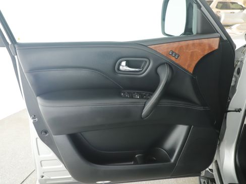 Used 2019 INFINITI QX80 Luxe image 29