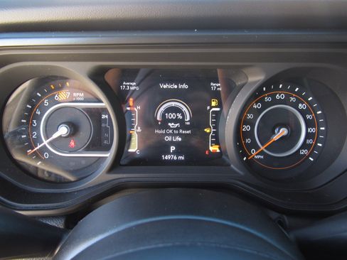 Used 2024 Jeep Wrangler Unlimited Rubicon w/ Technology Group image 27