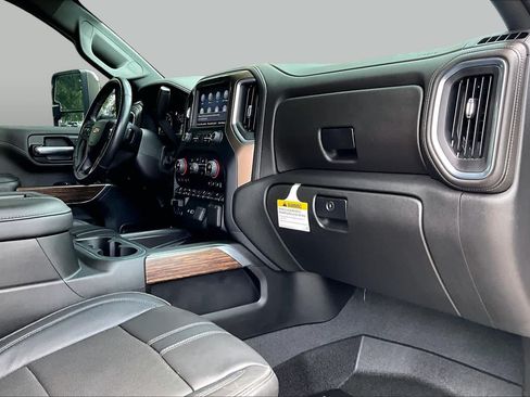 Used 2022 Chevrolet Silverado 2500 High Country AWD/4WD image 19