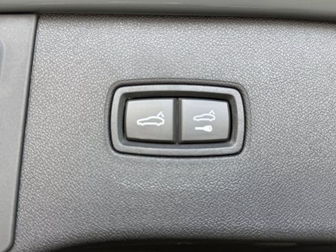 Used 2025 Porsche Cayenne GTS AWD/4WD image 34