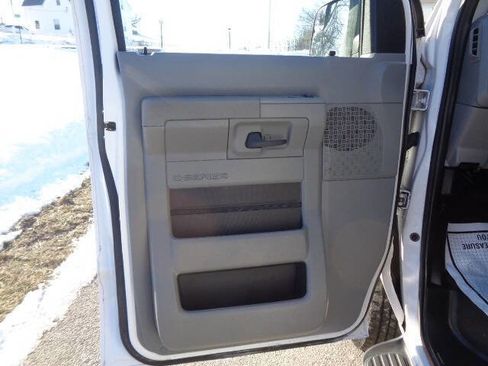 Used 2013 Ford E-350 and Econoline 350 XLT image 13