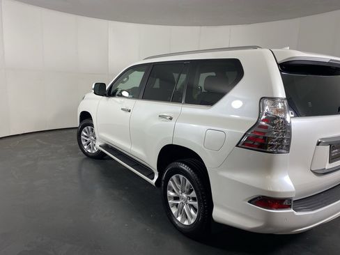 Certified 2023 Lexus GX 460 Premium w/ Premium Package image 8