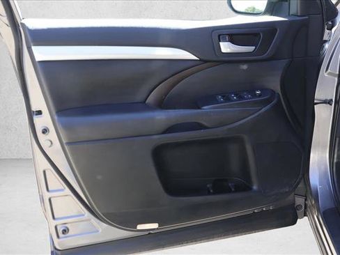 Used 2018 Toyota Highlander XLE w/ Protection Package #3 AWD/4WD image 12