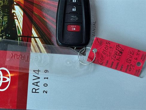 Used 2019 Toyota RAV4 XLE Premium image 13