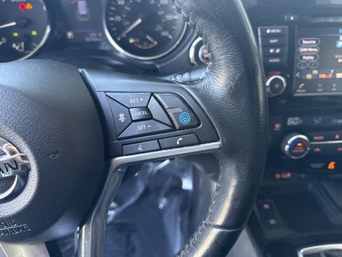 Used 2018 Nissan Rogue SL w/ Premium Package AWD/4WD image 19