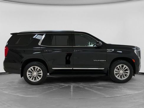Used 2022 GMC Yukon SLT w/ SLT Premium Package AWD/4WD image 2