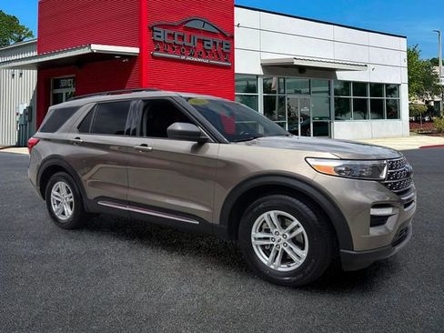 Used 2021 Ford Explorer XLT w/ Equipment Group 202A RWD image 7