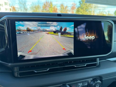 New 2025 Jeep Gladiator Sport image 29