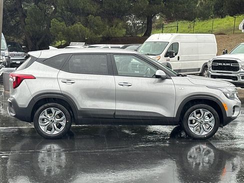 New 2026 Kia Seltos LX image 3