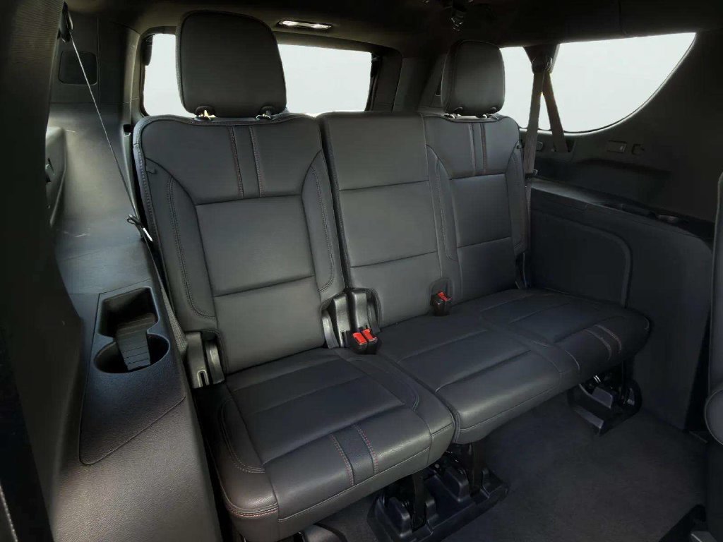 Used 2025 Chevrolet Suburban RST w/ Advanced Technology Package AWD/4WD image 16
