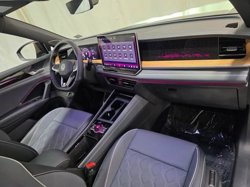 New 2025 Volkswagen Tiguan SEL R-Line image 34