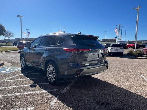 Used 2023 Toyota Highlander Platinum image 31