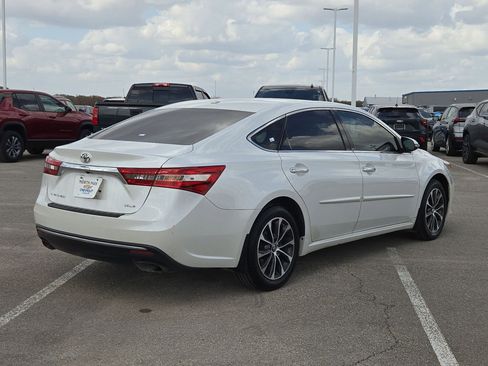 Used 2018 Toyota Avalon XLE Premium image 3