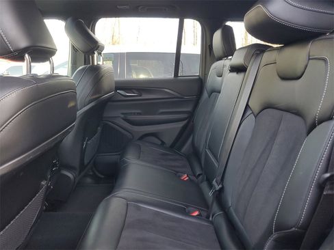 Used 2024 Jeep Grand Cherokee Altitude image 32