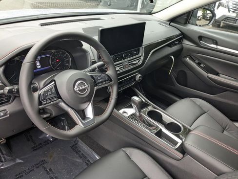 New 2025 Nissan Altima 2.5 SR w/ SR Premium Package image 14