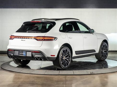 Certified 2026 Porsche Macan AWD/4WD image 9