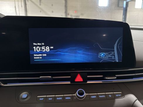 Used 2024 Hyundai Elantra SEL image 12