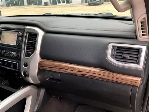 Used 2017 Nissan Titan SL image 16