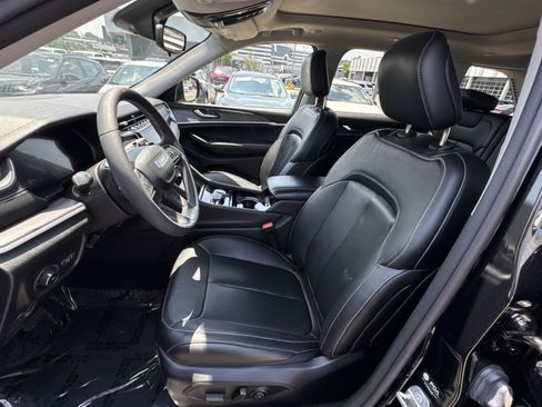 Used 2023 Jeep Grand Cherokee Limited AWD/4WD image 13