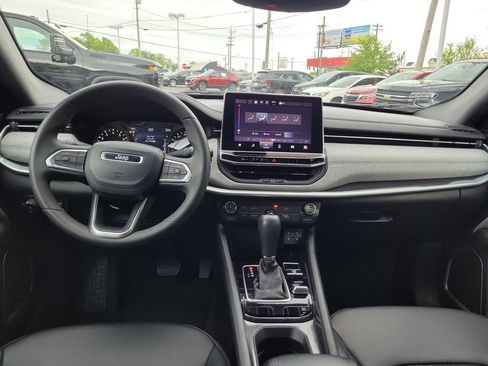 Used 2024 Jeep Compass Latitude AWD/4WD image 11