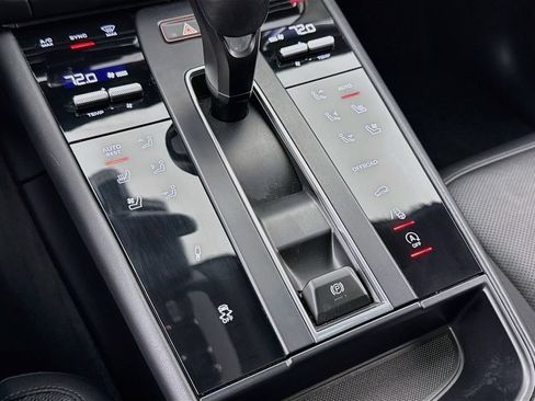 Certified 2023 Porsche Macan Turbo AWD/4WD image 21