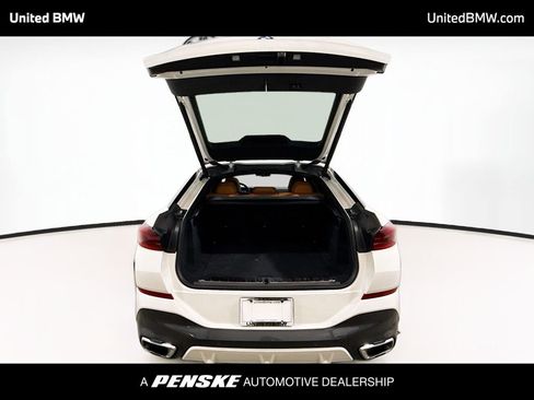 Used 2024 BMW X6 xDrive40i w/ Parking Assistance Package image 14