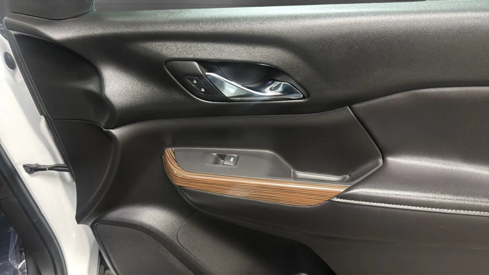 Used 2018 GMC Acadia SLE w/ LPO, Cargo Package FWD image 19